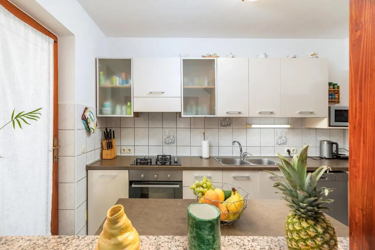Mimi Apartment Pula 0*,